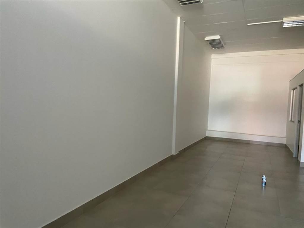 81  m² Commercial space in Halfway Gardens photo number 10