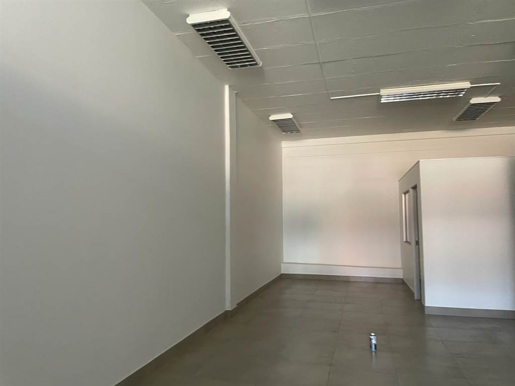 81  m² Commercial space in Halfway Gardens photo number 25