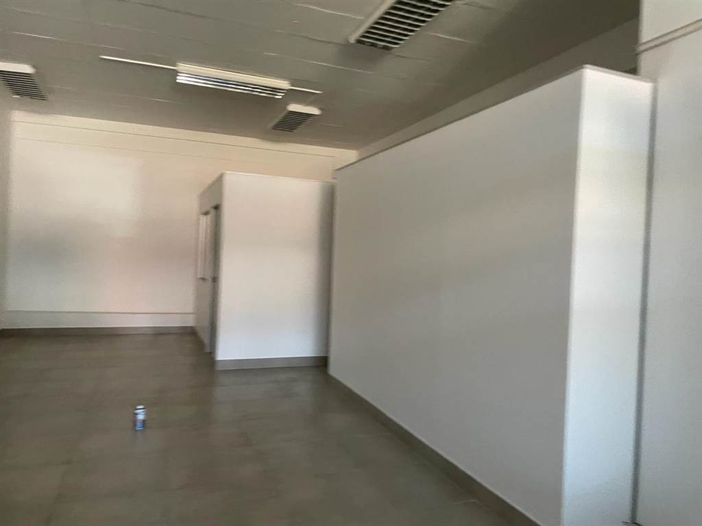 81  m² Commercial space in Halfway Gardens photo number 8