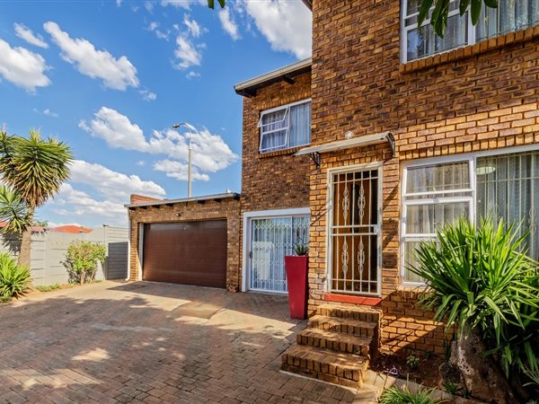 2 Bedroom Townhouse 2 Bedroom Townhouse