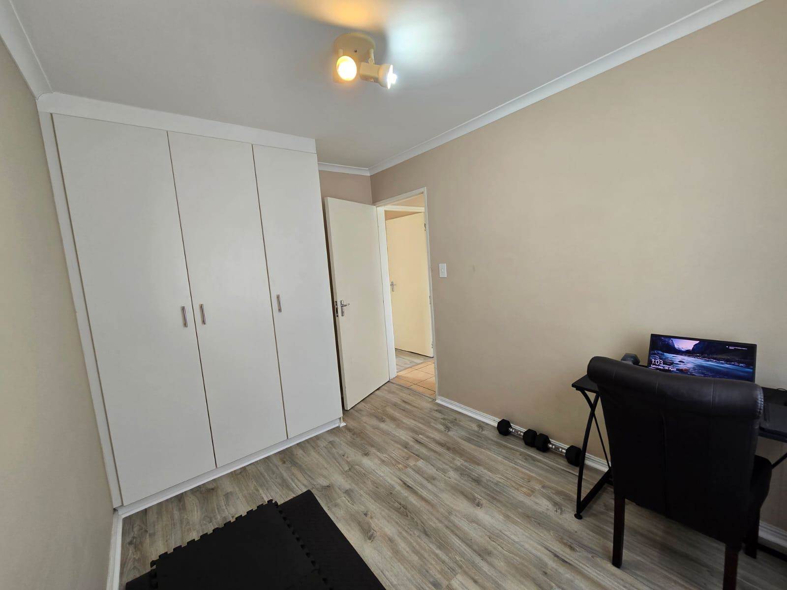 2 Bed Apartment in Tableview photo number 13