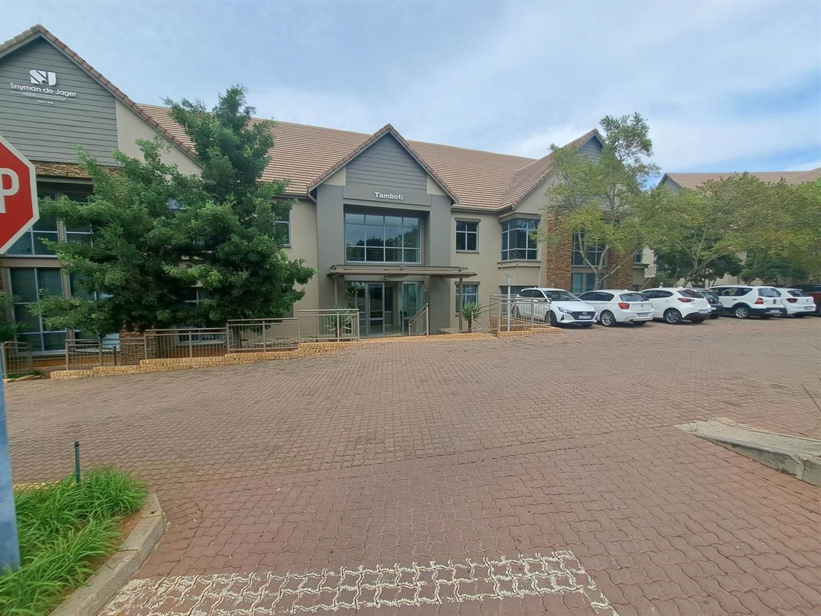 325  m² Office Space in Doringkloof photo number 4