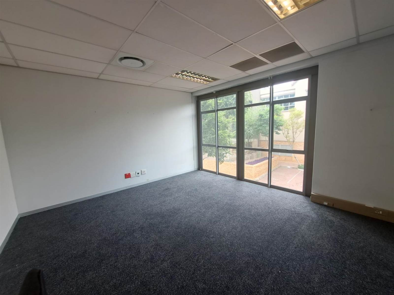 325  m² Office Space in Doringkloof photo number 10