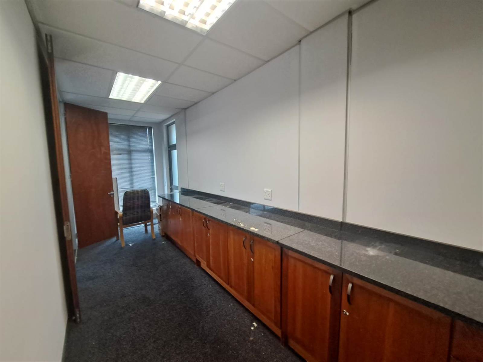 325  m² Office Space in Doringkloof photo number 12