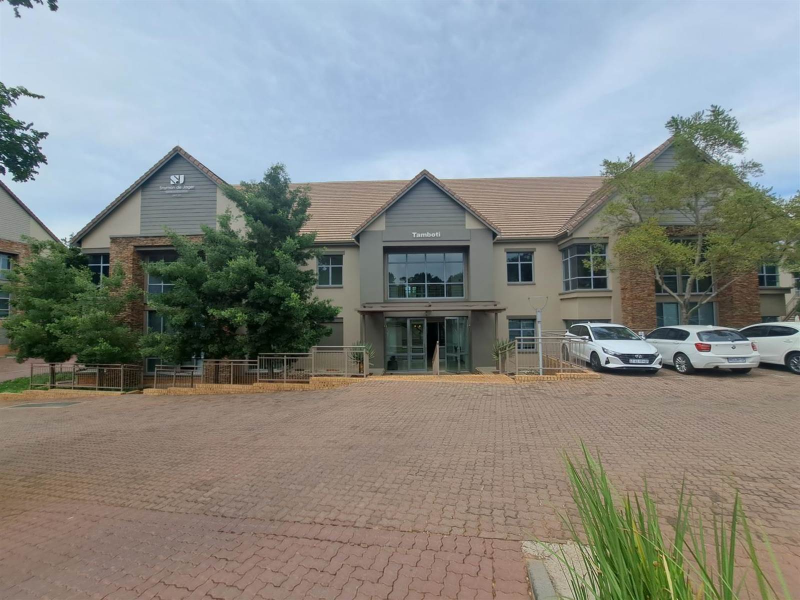 325  m² Office Space in Doringkloof photo number 1