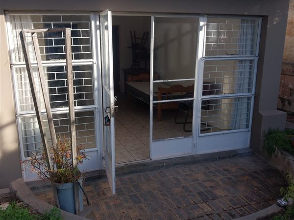 1 Bedroom Flat 1 Bedroom Flat
