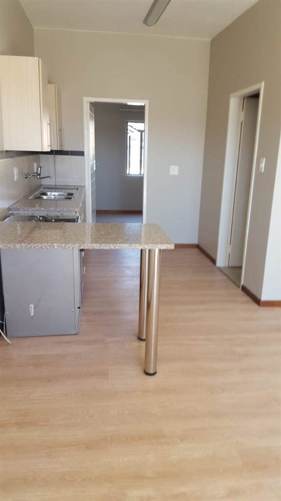 1 Bed Apartment in Trichardt photo number 3
