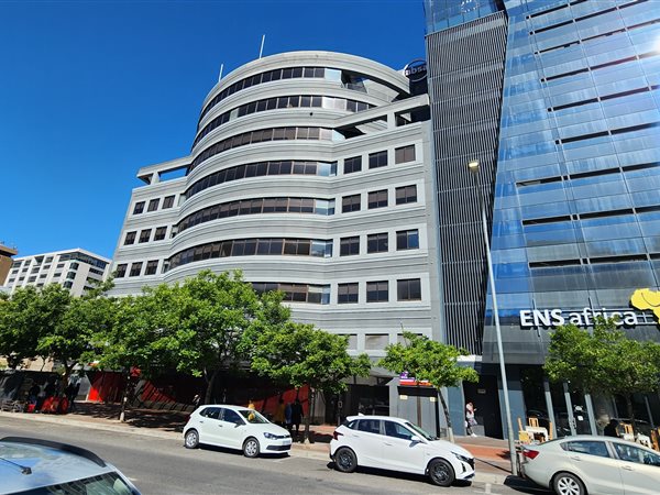 225  m² Commercial space