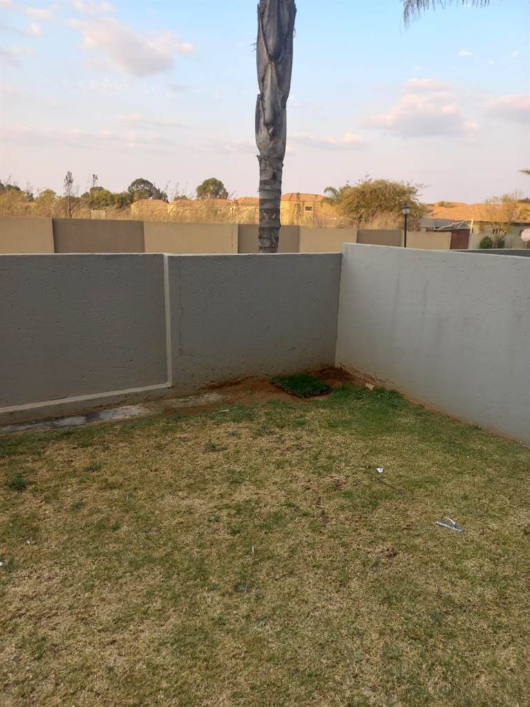 2 Bed Apartment in Brakpan Central photo number 10