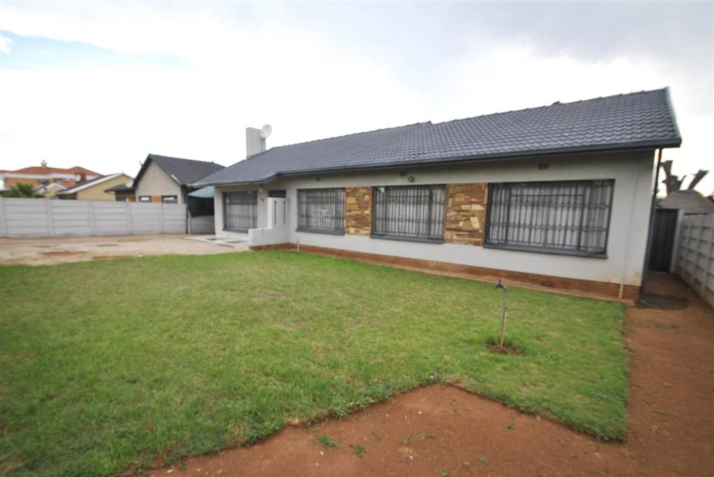 3 Bed House For Sale In Leondale 