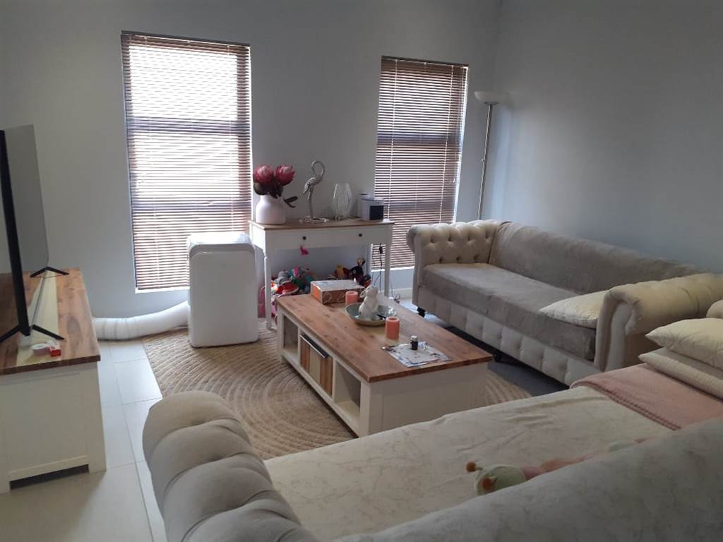 3 Bed Townhouse in Langeberg Heights photo number 3