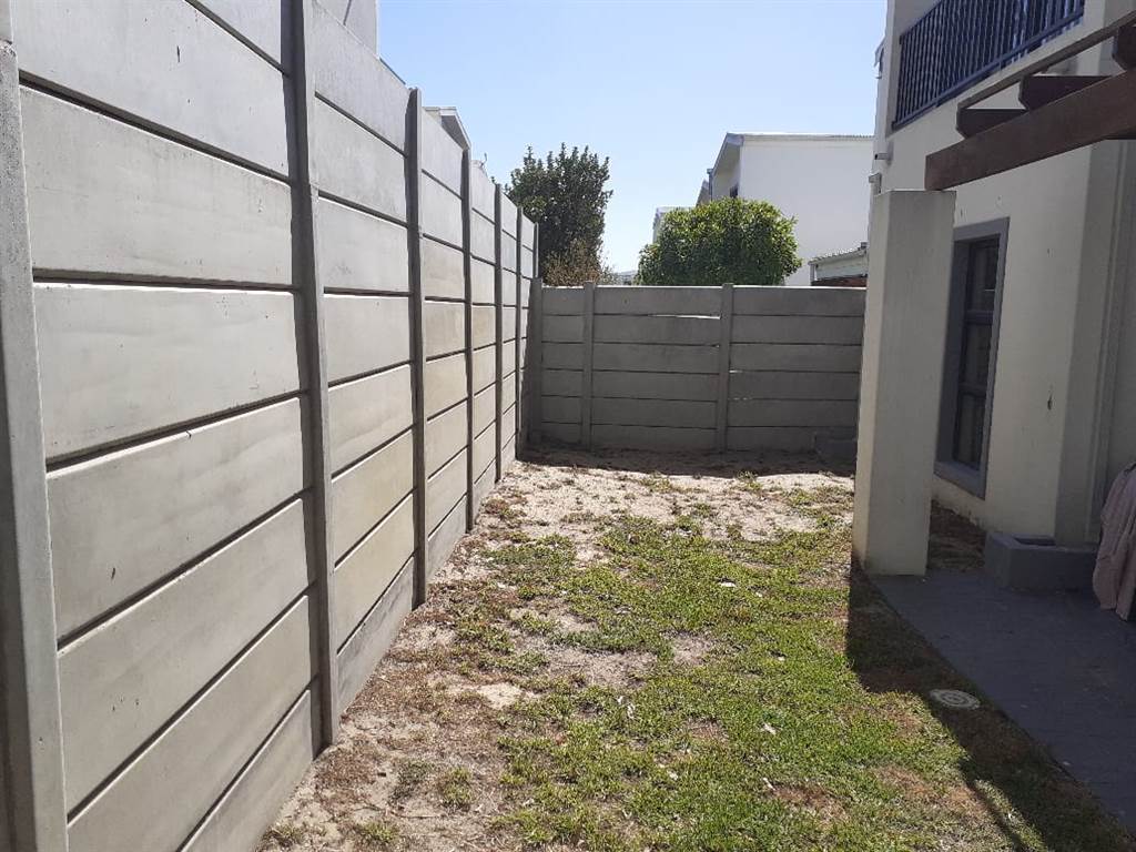 3 Bed Townhouse in Langeberg Heights photo number 23