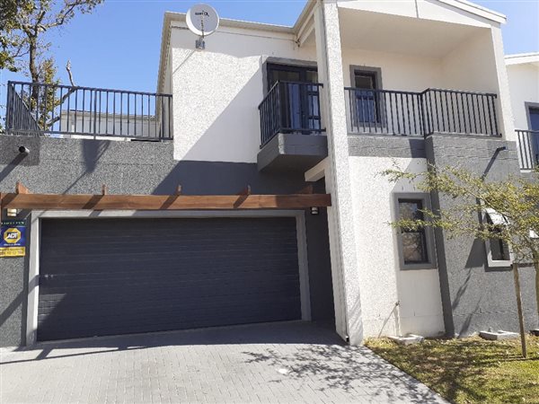 3 Bed Townhouse in Langeberg Heights