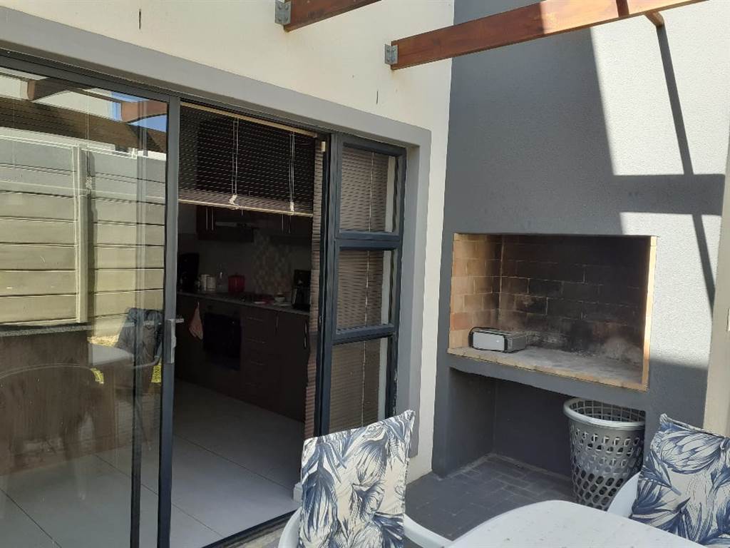 3 Bed Townhouse in Langeberg Heights photo number 8