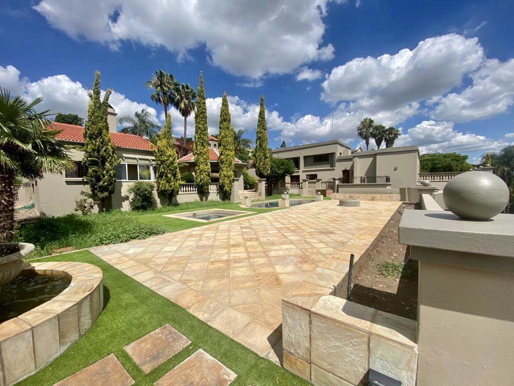 9 Bed House in Waterkloof Ridge photo number 2