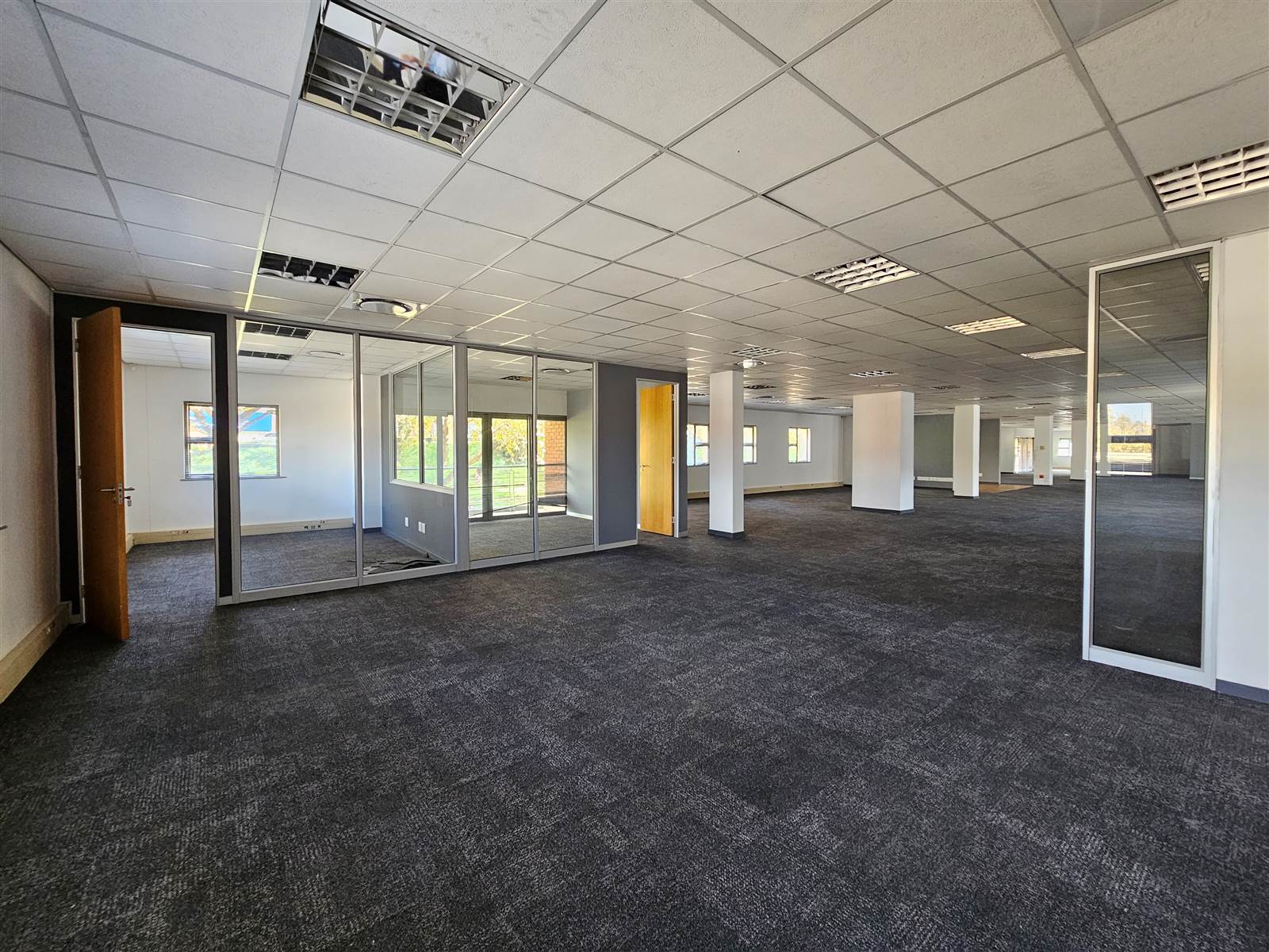 712.91  m² Commercial space in Bryanston photo number 1