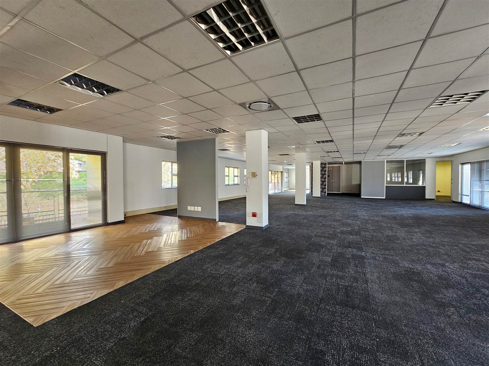 712.91  m² Commercial space in Bryanston photo number 2