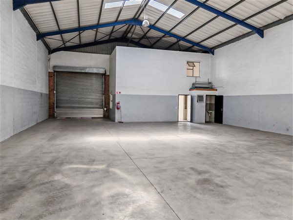 332 m² Industrial space 332 m² Industrial space