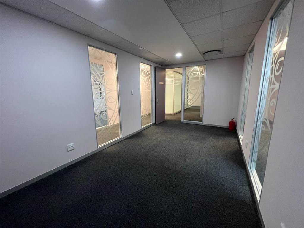 250  m² Commercial space in Strubens Valley photo number 21