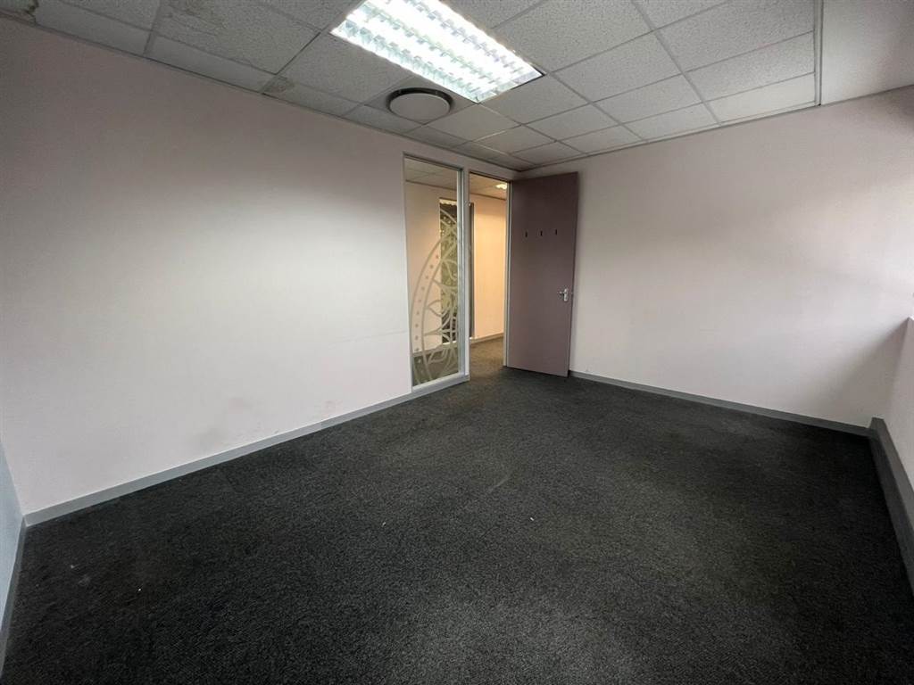 250  m² Commercial space in Strubens Valley photo number 18