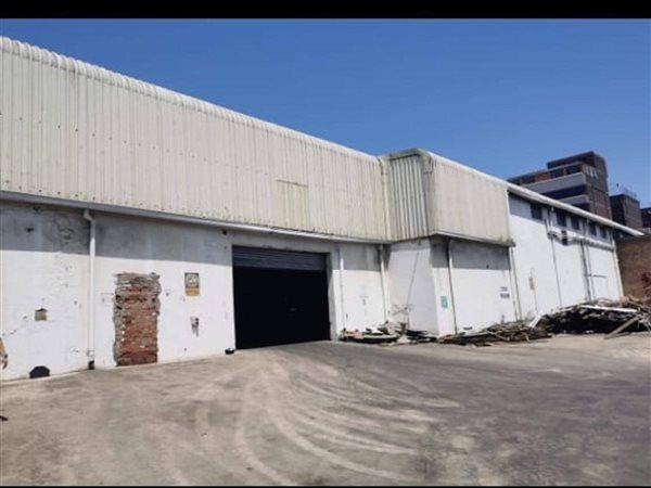 900  m² Commercial space in Rossburgh