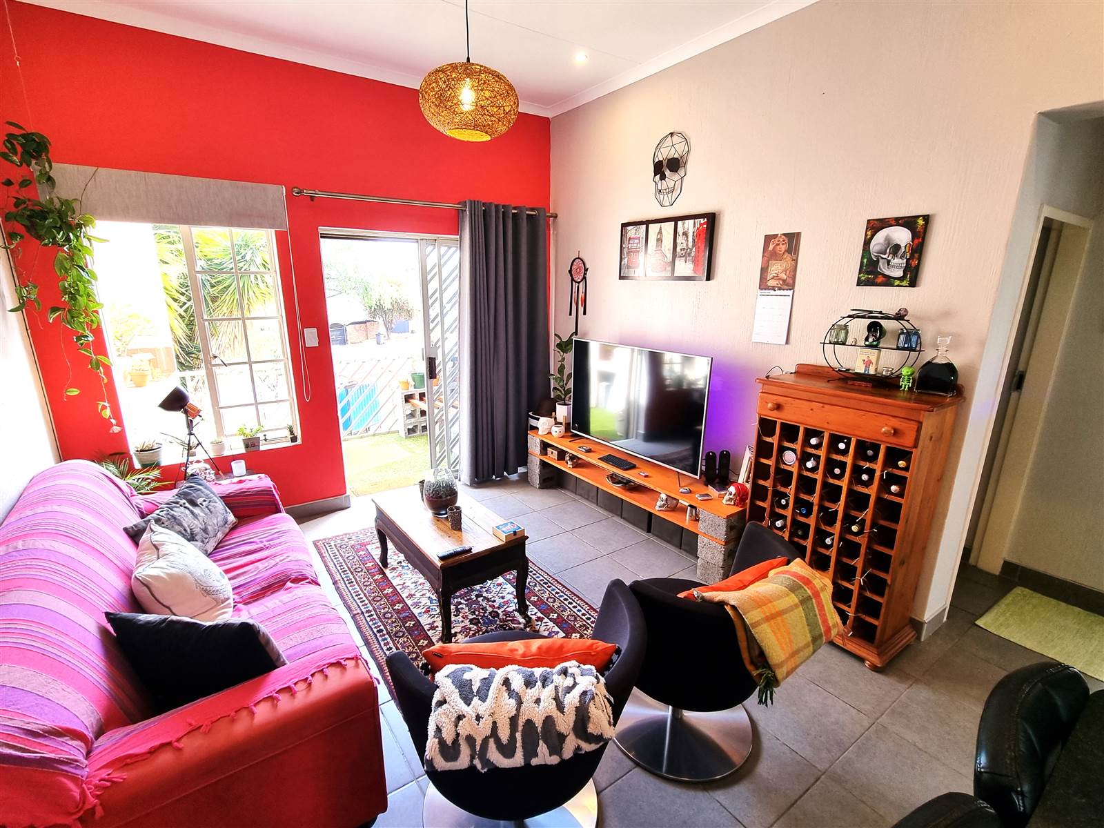 2 Bed Townhouse in Garsfontein photo number 3