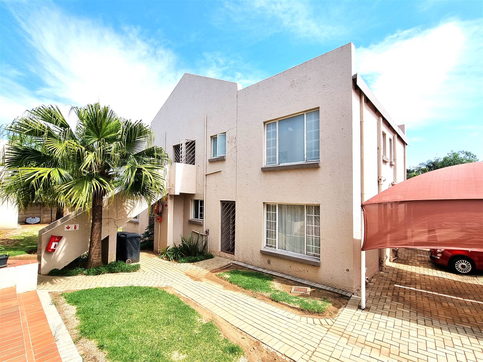 2 Bed Townhouse in Garsfontein photo number 23
