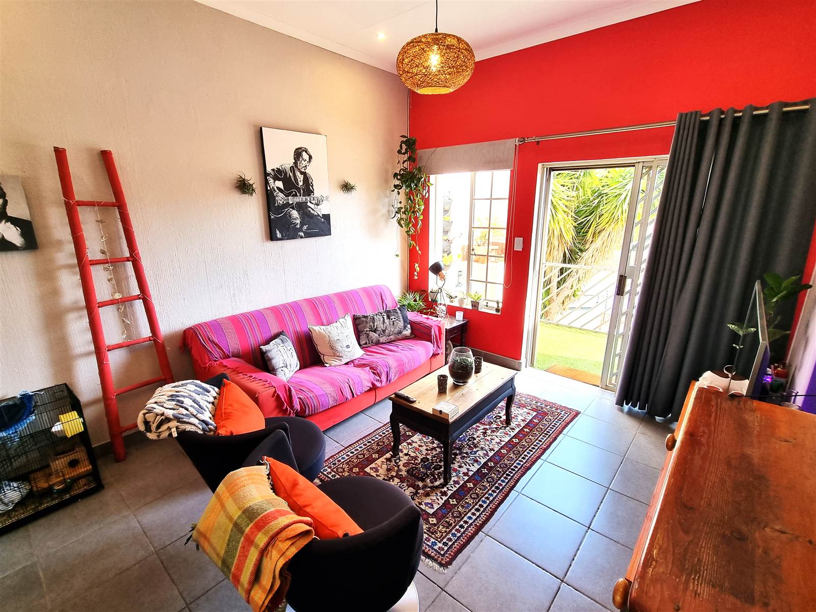 2 Bed Townhouse in Garsfontein photo number 2