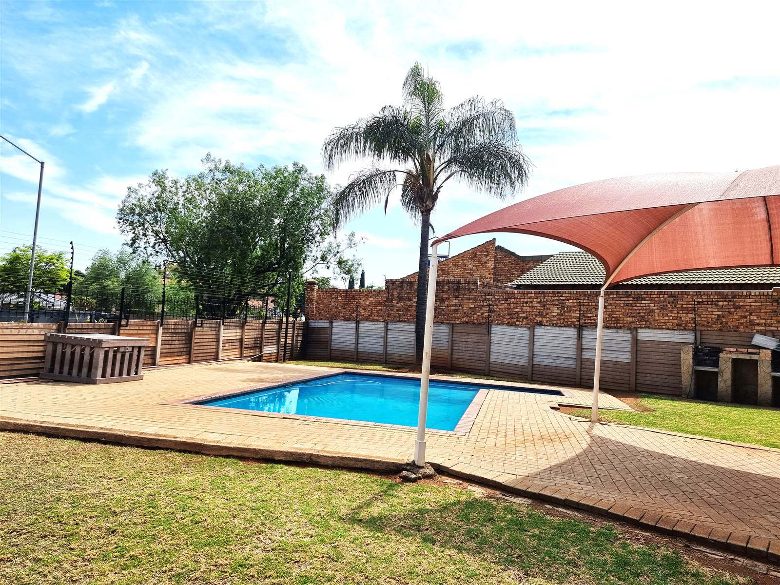 2 Bed Townhouse in Garsfontein photo number 24