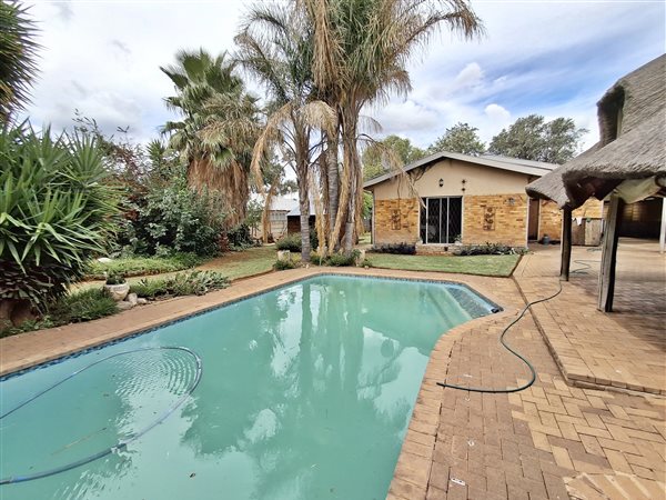 4 Bedroom House 4 Bedroom House