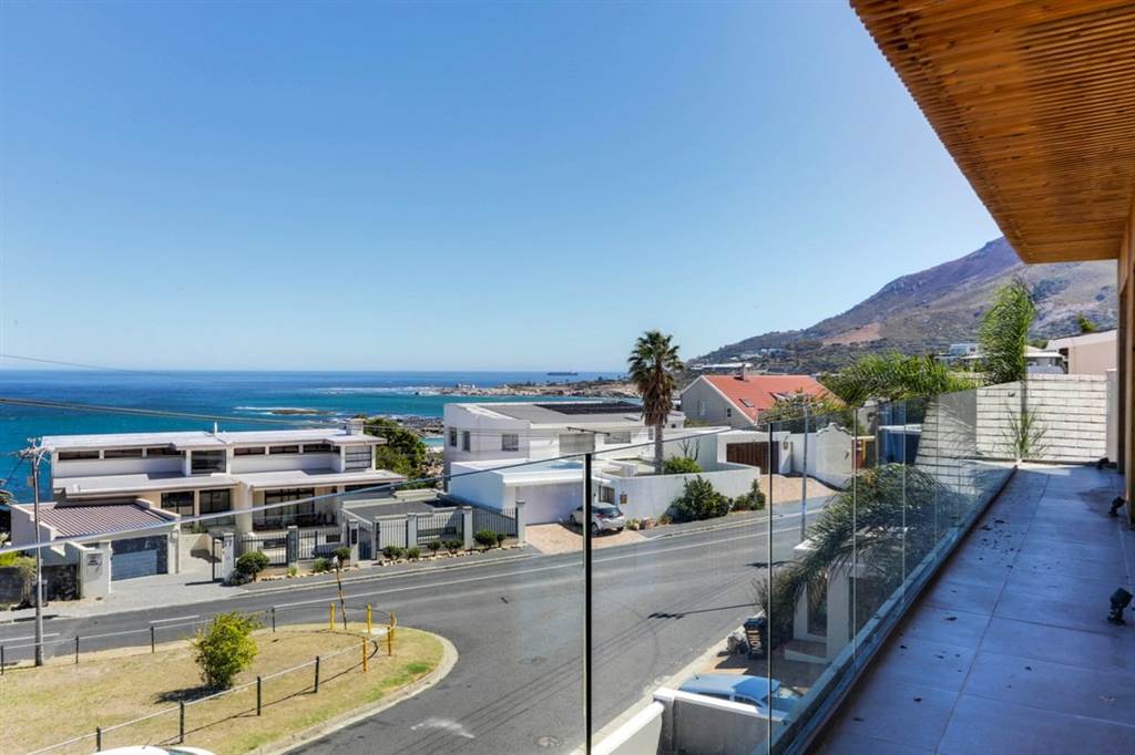 5 Bed House in Camps Bay photo number 4