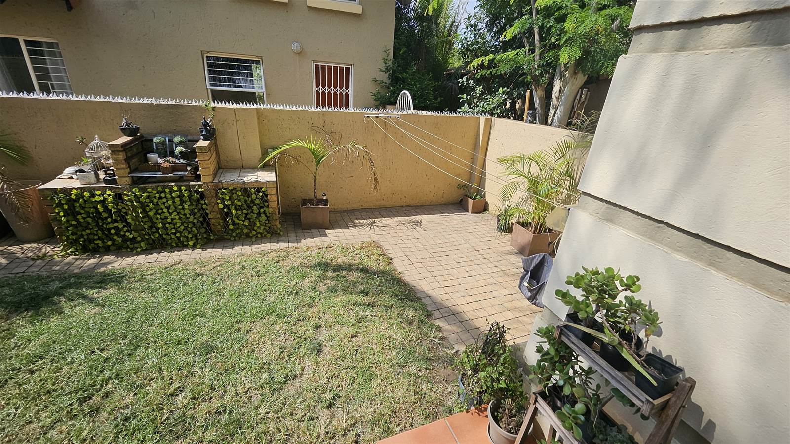 2 Bed Townhouse in Sunninghill photo number 10