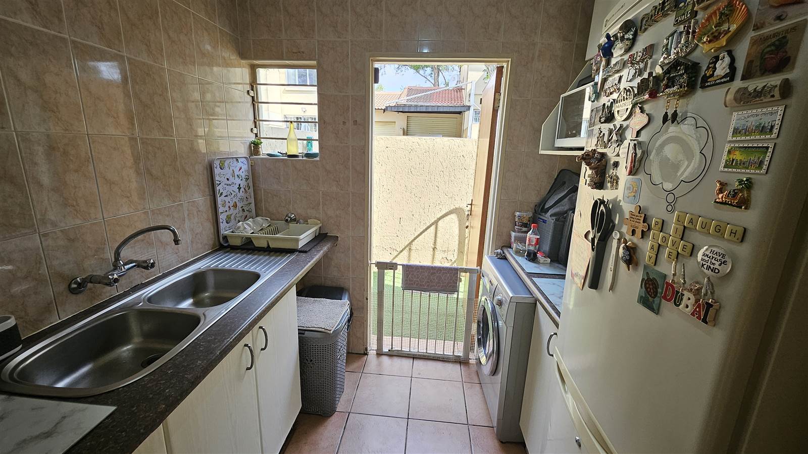 2 Bed Townhouse in Sunninghill photo number 6