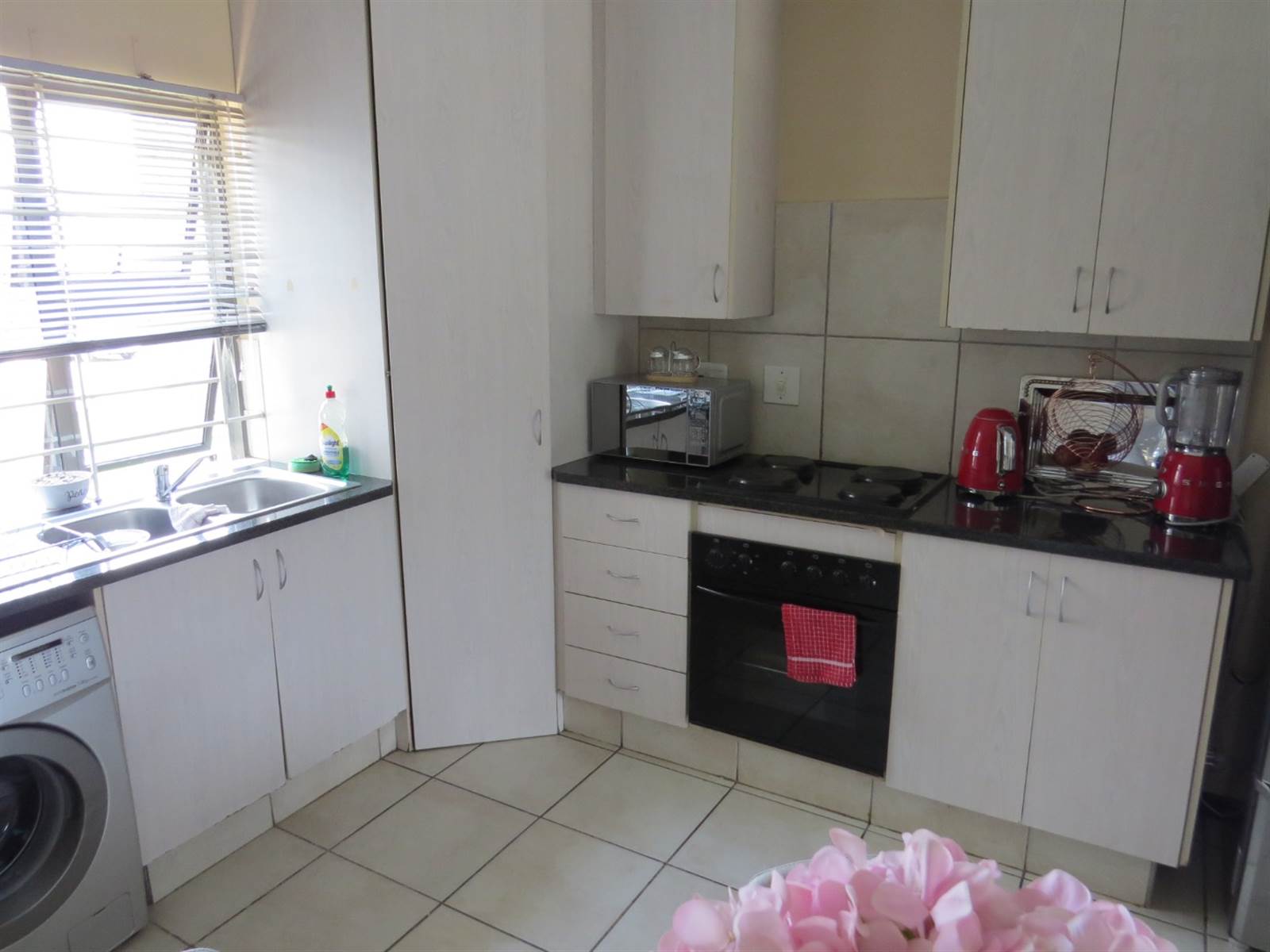 2 Bed Townhouse in Greenstone Hill photo number 5