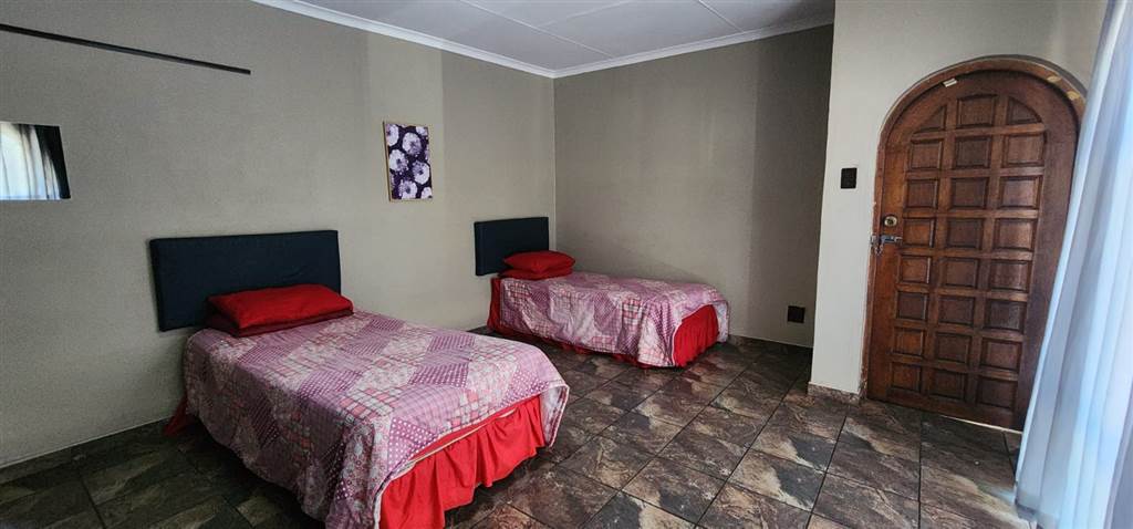 28 Bed House in Witbank photo number 13