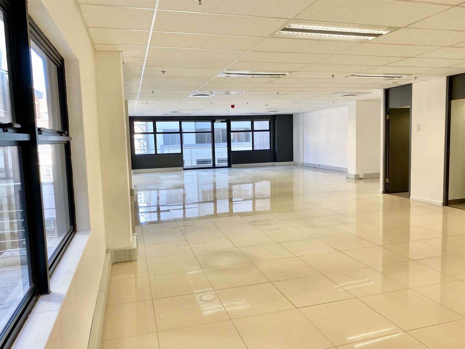 162  m² Commercial space in Cape Town City Centre photo number 5