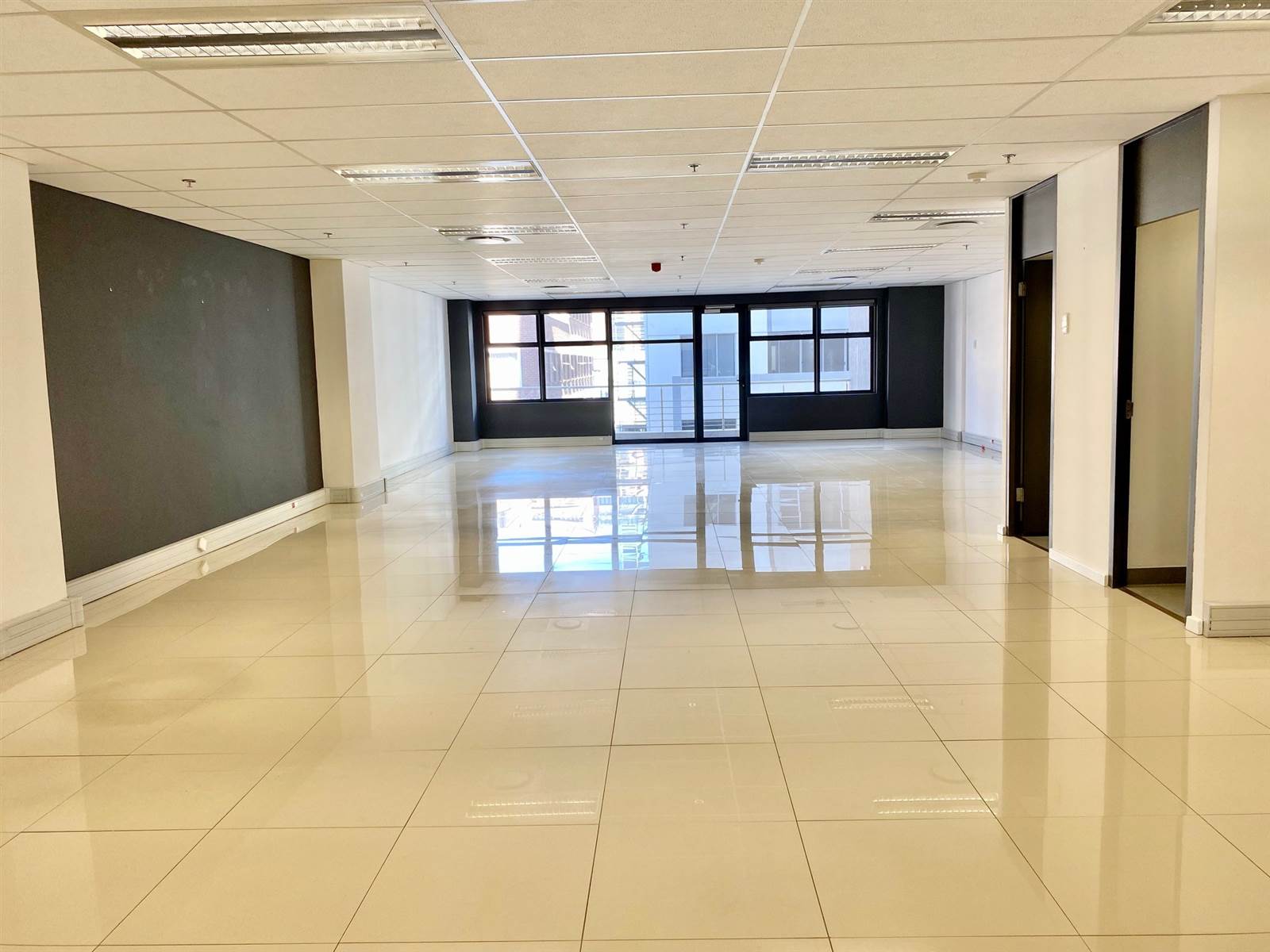 162  m² Commercial space in Cape Town City Centre photo number 6