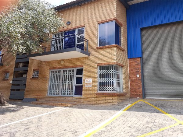 353  m² Commercial space