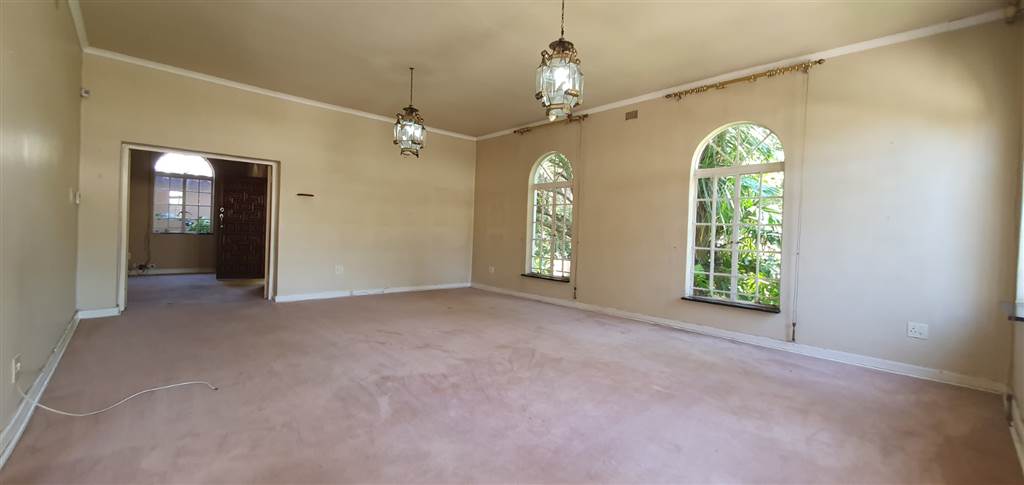 6 Bed House in Westcliff photo number 12