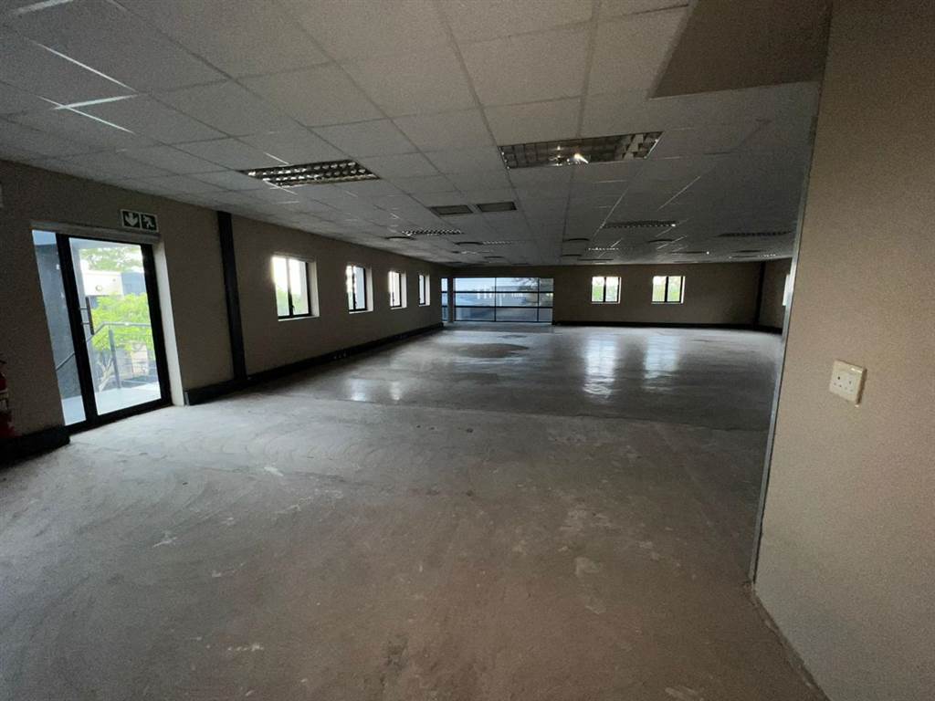 330  m² Commercial space in Strubens Valley photo number 11