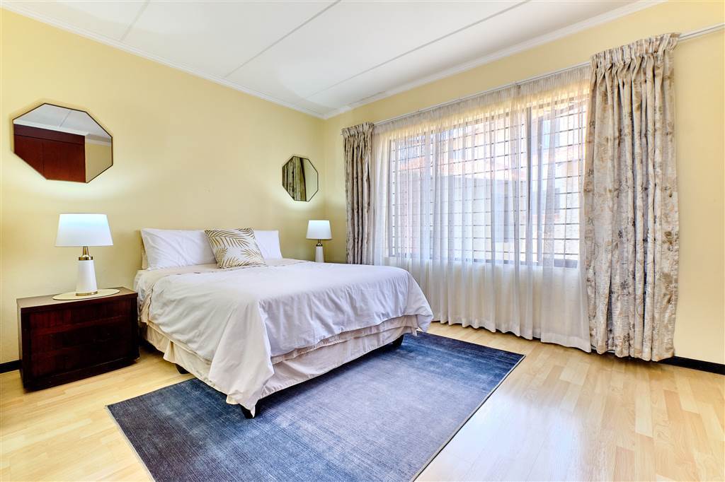 2 Bed Apartment in Sunninghill photo number 8