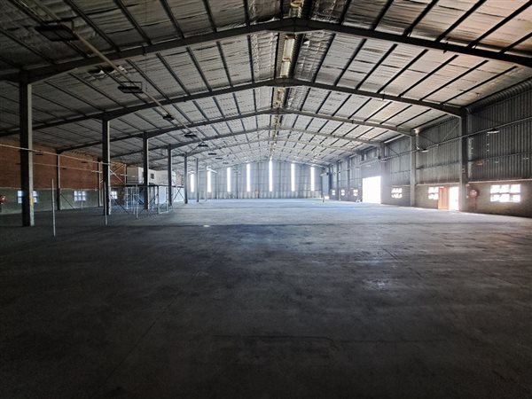 3 100  m² Industrial space