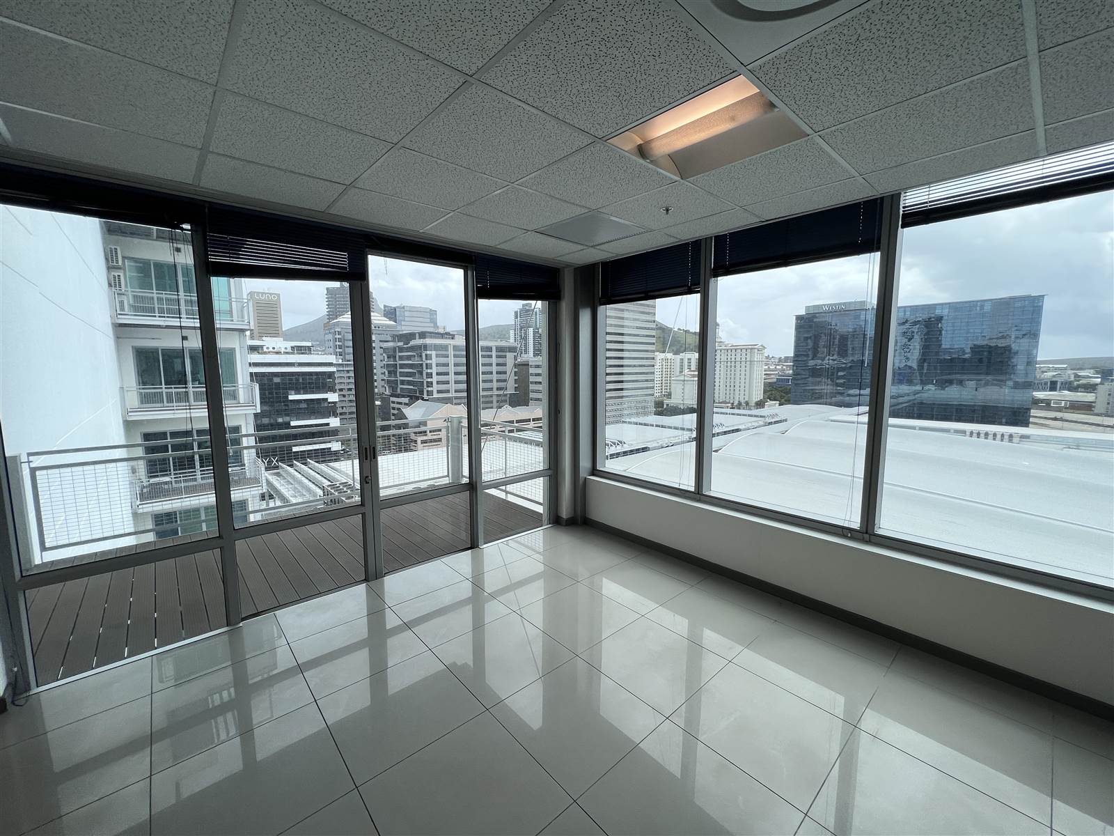 561  m² Commercial space in Cape Town City Centre photo number 3