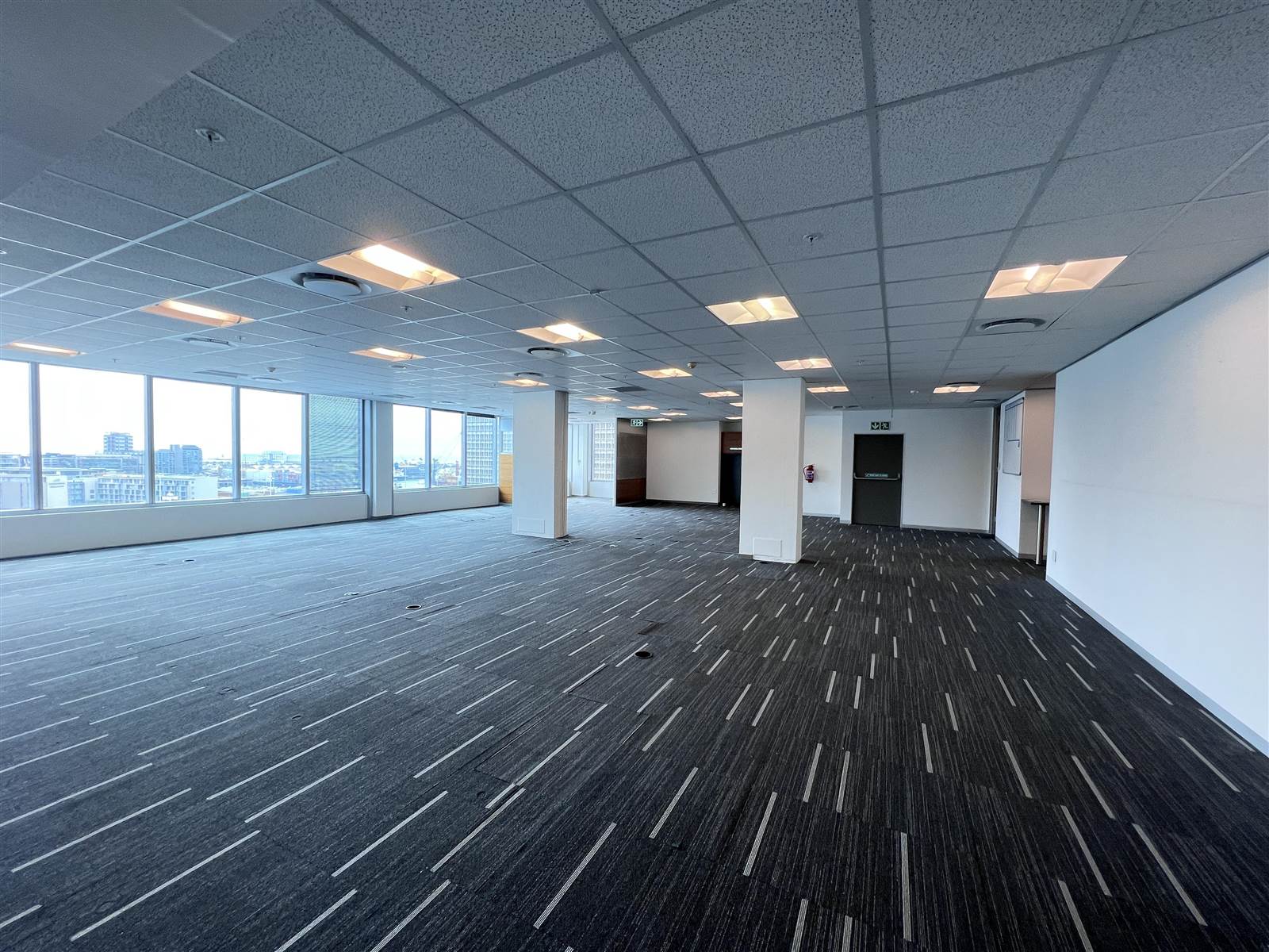 561  m² Commercial space in Cape Town City Centre photo number 1