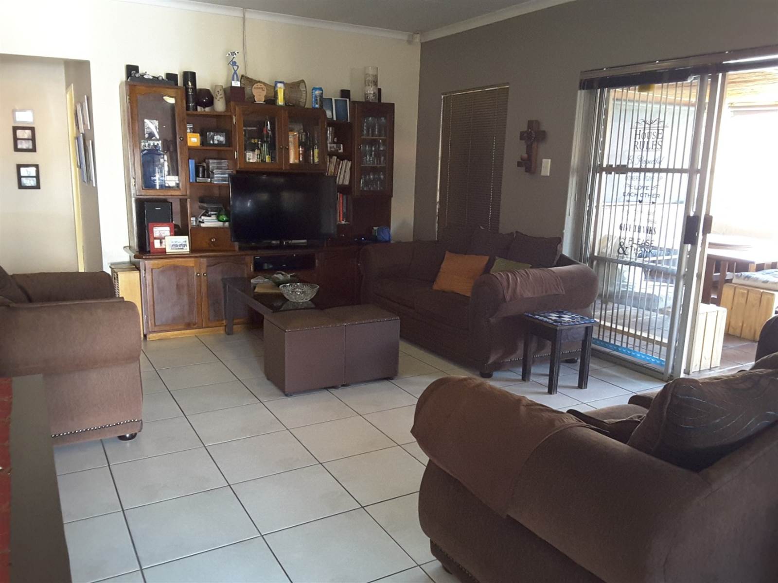 4 Bed House in Waterval East photo number 4