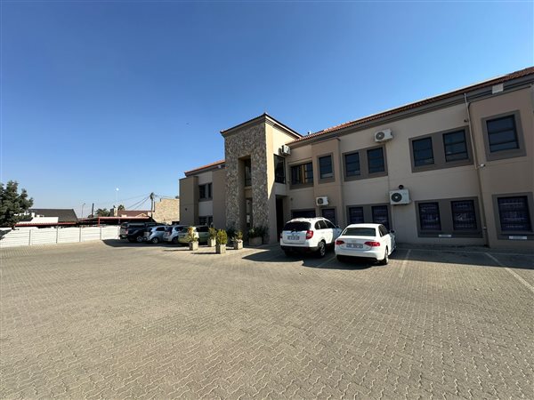 123  m² Commercial space