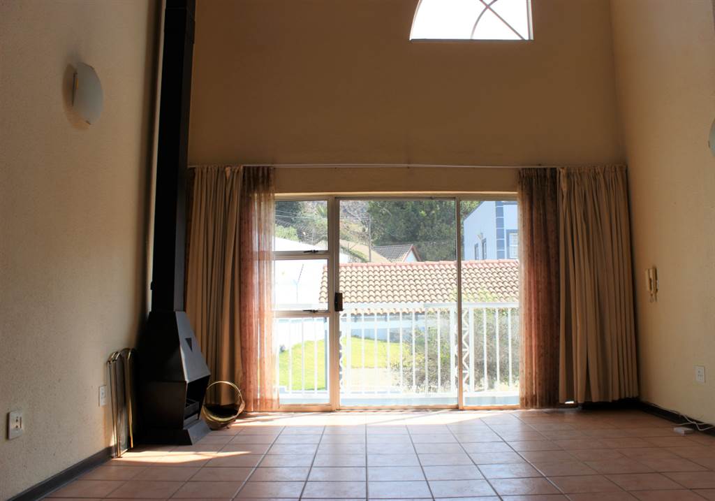 2 Bed Apartment in Morninghill photo number 7
