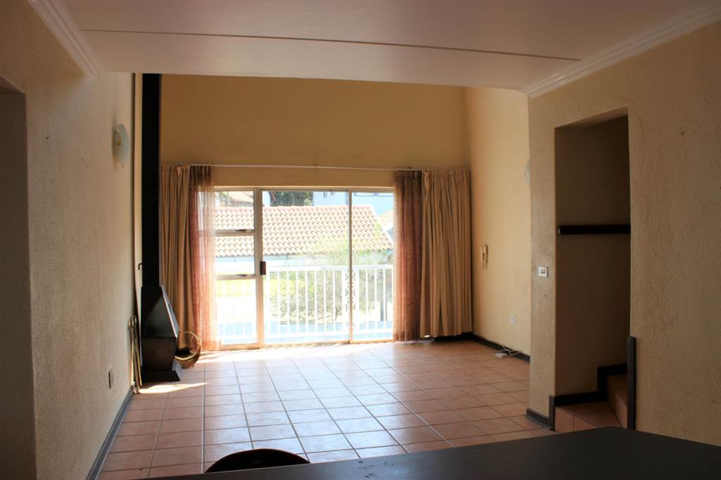 2 Bed Apartment in Morninghill photo number 5