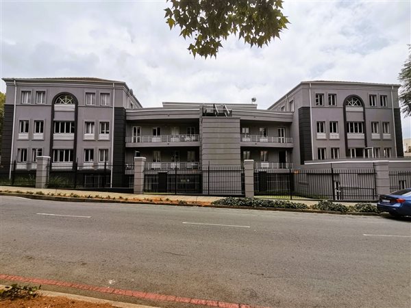 856  m² Office Space in Illovo