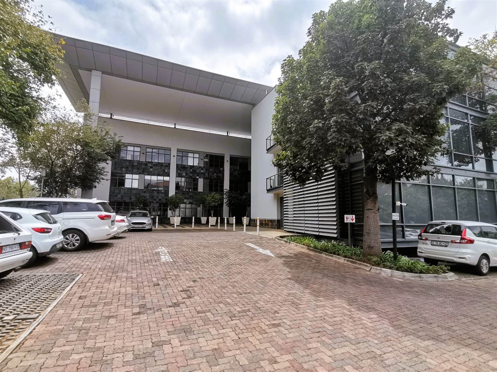 856  m² Office Space in Illovo photo number 12